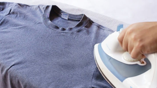 teknik menyetrika embos agar tidak meninggalkan bekas