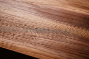 permukaan kayu lebih halus