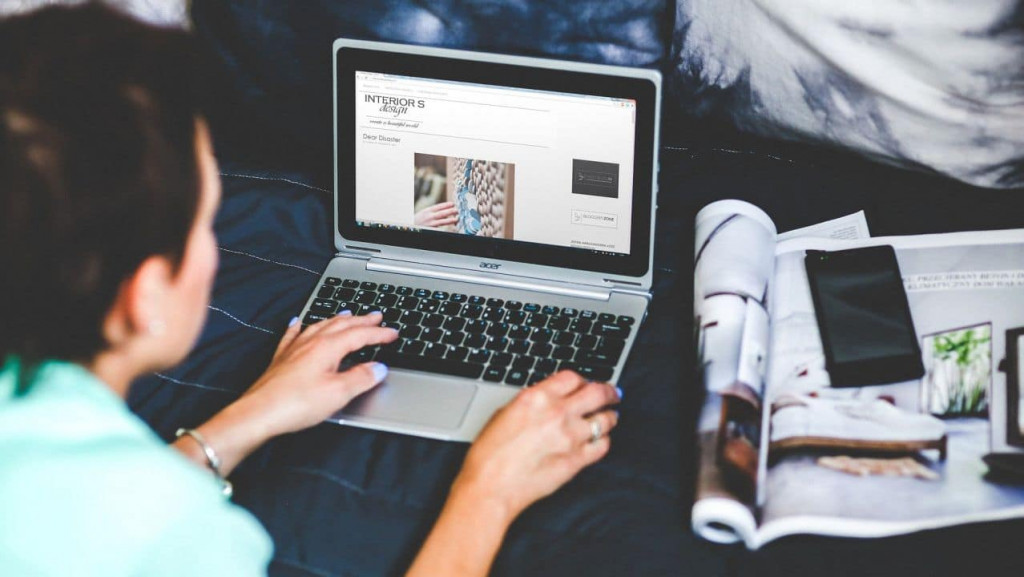 Memahami cara daftar TOEFL iBT resmi sangat penting agar proses registrasi berjalan lancar tanpa kendala. Dengan mengikuti langkah-langkah yang benar, mulai dari membuat akun hingga konfirmasi pembayaran, kamu bisa memastikan bahwa pendaftaran kamu valid dan diakui secara internasional. Selain itu, persiapan sebelum dan sesudah pendaftaran juga tidak kalah penting. Pastikan kamu sudah menyiapkan dokumen, memilih jadwal yang tepat, serta memahami format ujian agar tidak mengalami kesulitan saat hari H. Perencanaan yang matang akan membantu kamu lebih percaya diri saat mengikuti tes. Tidak hanya itu, setelah berhasil mendaftar, kamu perlu fokus pada latihan dan peningkatan kemampuan di semua bagian TOEFL iBT. Jangan menunda belajar, karena waktu persiapan yang cukup akan sangat berpengaruh pada hasil akhir. Dengan kombinasi antara proses pendaftaran yang benar dan strategi belajar yang efektif, kamu bisa mengikuti TOEFL iBT dengan lebih siap dan mendapatkan skor sesuai target.